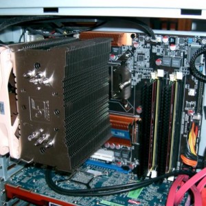 This is the fabulous Noctua NH-U12P CPU cooler. It has a quiet 12cm fan, and it generally rocks.